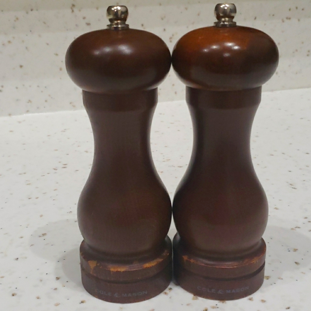 Cole & mason salt & pepper shaker set